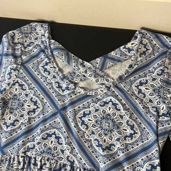 Due time Maternity NWT Blue and WHite Short SLeeve Shirt SZ Medium - Picture 6 of 6